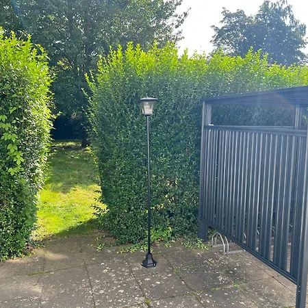 Апартаменти N&n - Stadt & Schlossblick Mit Eigenem Garten *