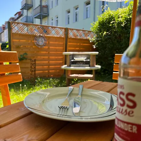 Апартаменти N&n - Stadt & Schlossblick Mit Eigenem Garten *