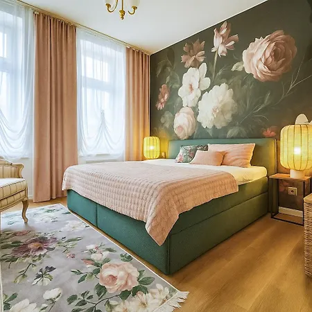 N&n - Stadt & Schlossblick Mit Eigenem Garten Appartement