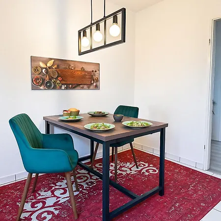 Appartement N&n - Stadt & Schlossblick Mit Eigenem Garten