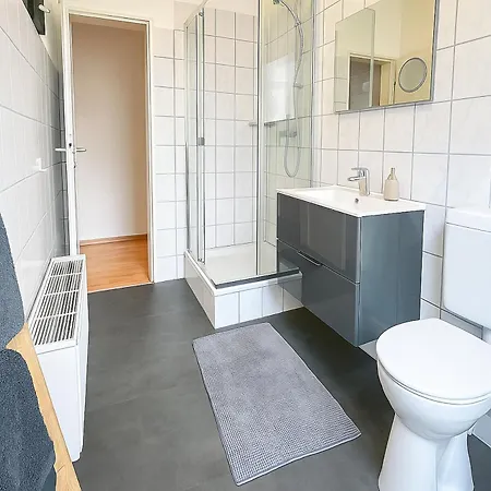 Апартаменти N&n - Stadt & Schlossblick Mit Eigenem Garten