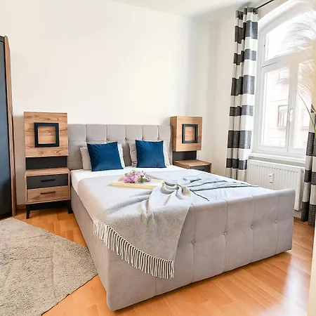 N&n Altbau-apartments Naehe Schloss & Zentrum * שוורין