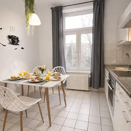 N&n Altbau-apartments Naehe Schloss & Zentrum * שוורין