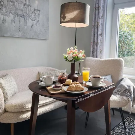 N&n Altbau-apartments Naehe Schloss & Zentrum * שוורין