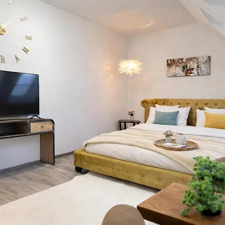 N&n Altbau-apartments Naehe Schloss & Zentrum * שוורין