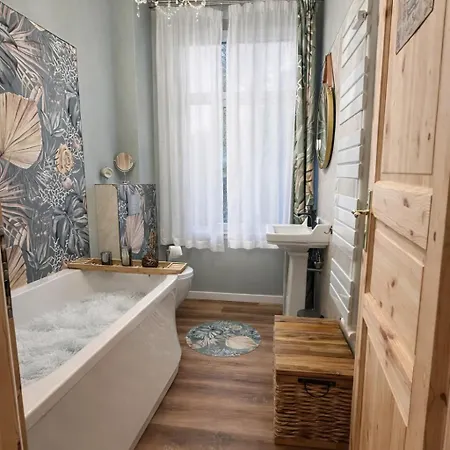 N&n Altbau-apartments Naehe Schloss & Zentrum * שוורין